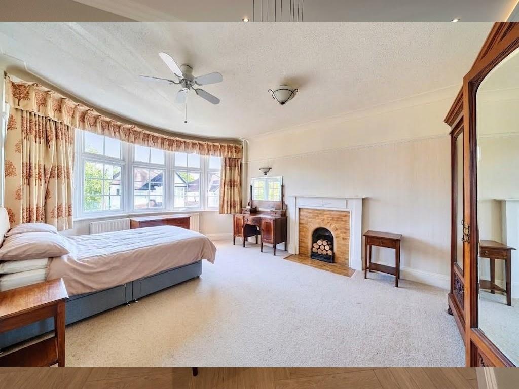 Lawrence Court, Mill Hill, NW7, London